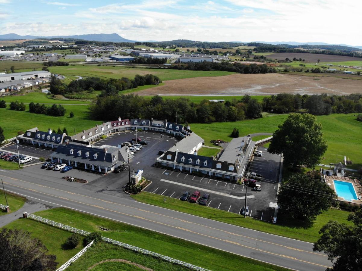 The Village Inn Harrisonburg Exteriér fotografie